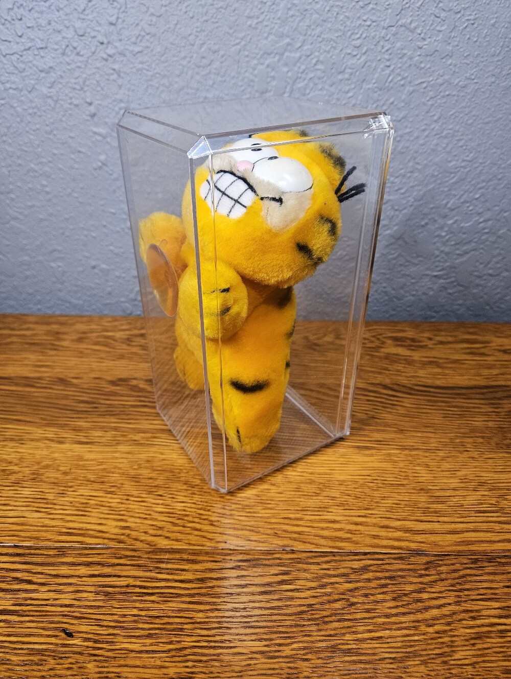 Garfield "Stuck On You" window plush